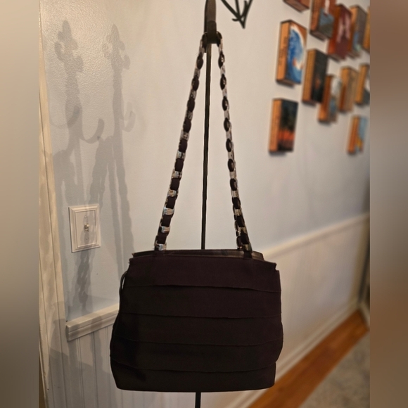 Authentic Salvatore Ferragamo Vara Chain Gathered Shoulder Bag - Picture 3 of 13